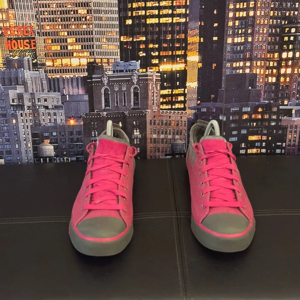 Rare Women's Ugg s sneakers size 9.5 - Picture 5 of 7